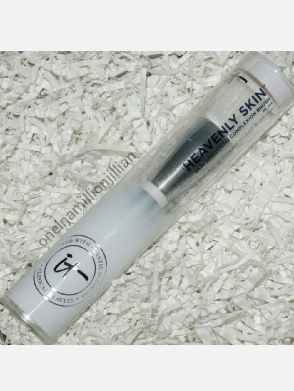 IT Cosmetics Heavenly Skin Skin-Smoothing Complexion Brush #704